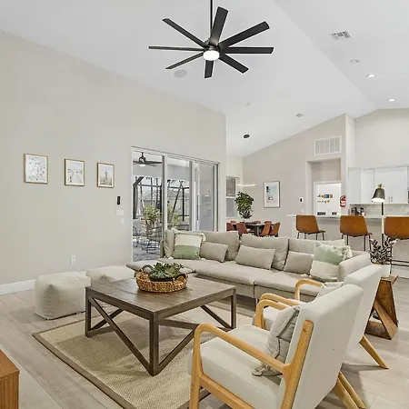 Villa W/ Private Heated Saltwater Pool, 4 Bedroom 7 Beds